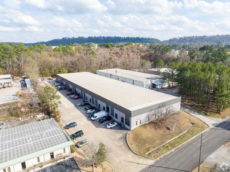 131 W Oxmoor Rd, Birmingham, AL for lease - Building Photo - Image 1 of 11