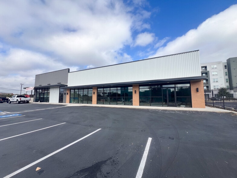 15622 Chase Hill Blvd, San Antonio, TX for lease - Building Photo - Image 1 of 7