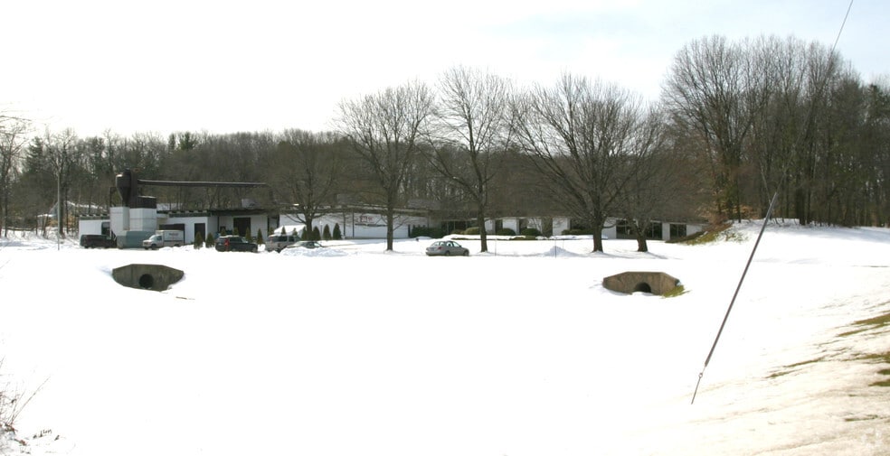 72 Northwest Dr, Plainville, CT for lease - Building Photo - Image 2 of 4