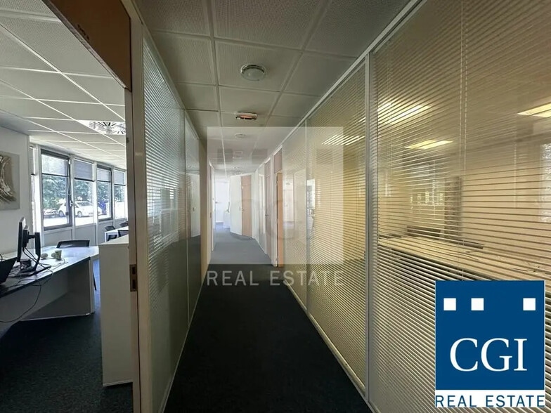 Office in Eybens for lease - Building Photo - Image 2 of 10