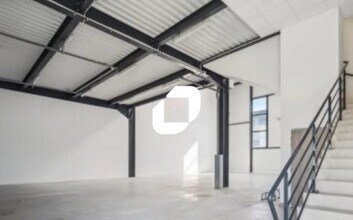 Flex in Chalifert for lease Interior Photo- Image 2 of 6