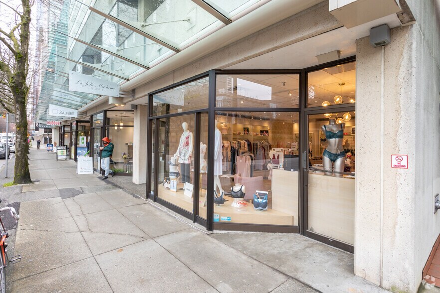 849-863 Hornby St, Vancouver, BC for lease - Building Photo - Image 3 of 6