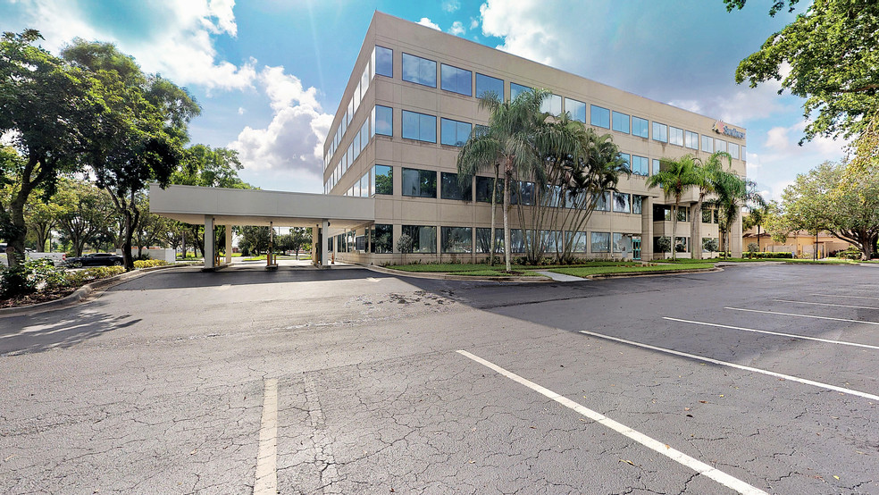 4415 Metro Pky, Fort Myers, FL for lease - Building Photo - Image 2 of 8