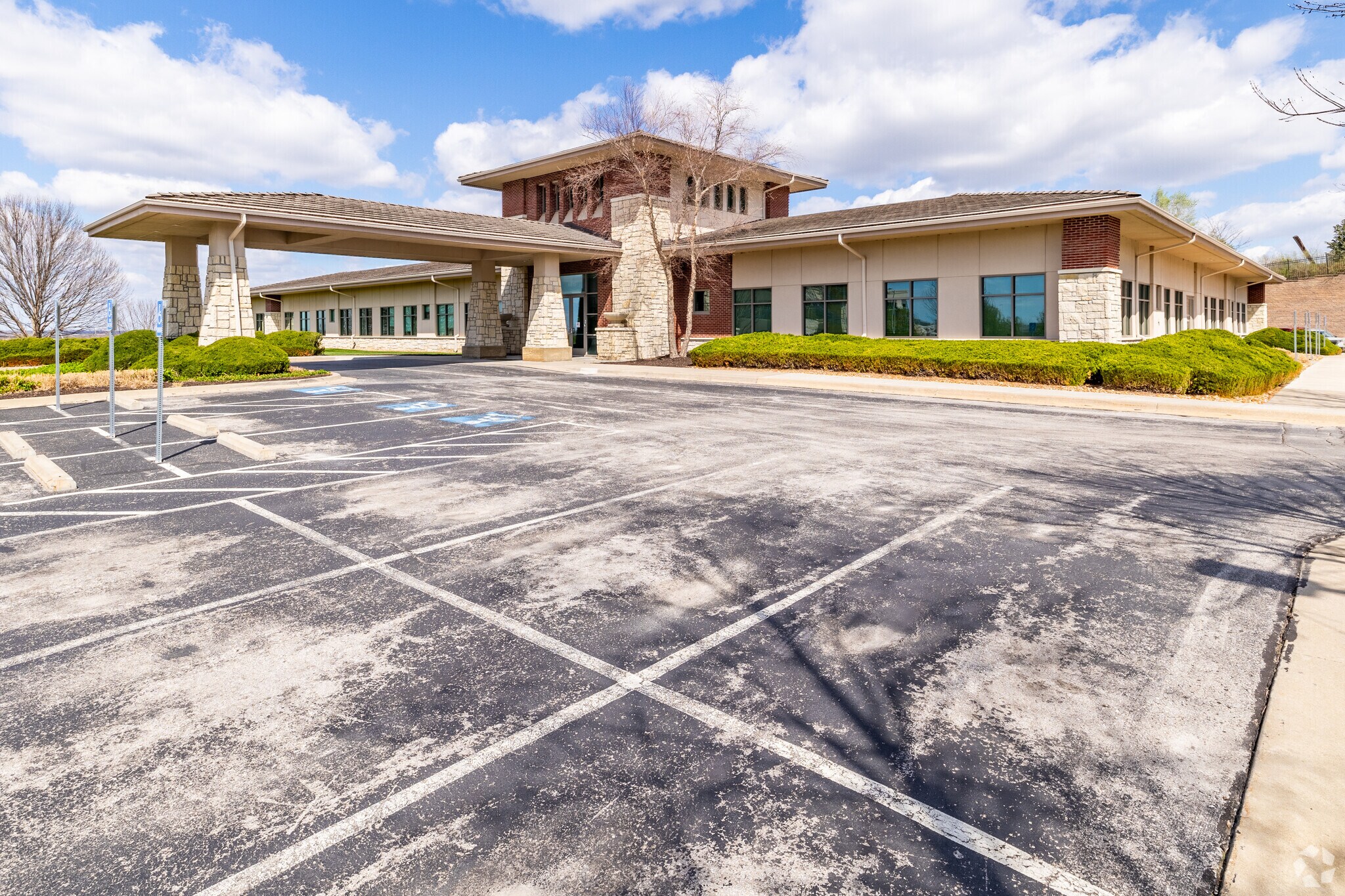 6815 Hilltop Rd, Shawnee, KS for sale Primary Photo- Image 1 of 1