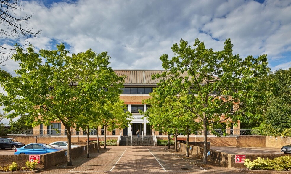 Reeds Cres, Watford for lease - Building Photo - Image 1 of 9