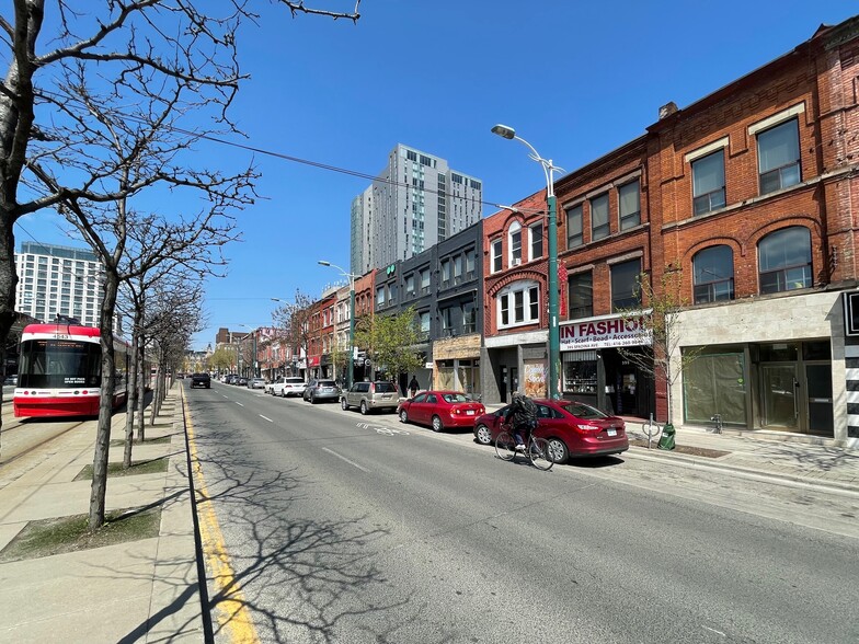 393 Spadina Ave, Toronto, ON for sale - Building Photo - Image 1 of 1