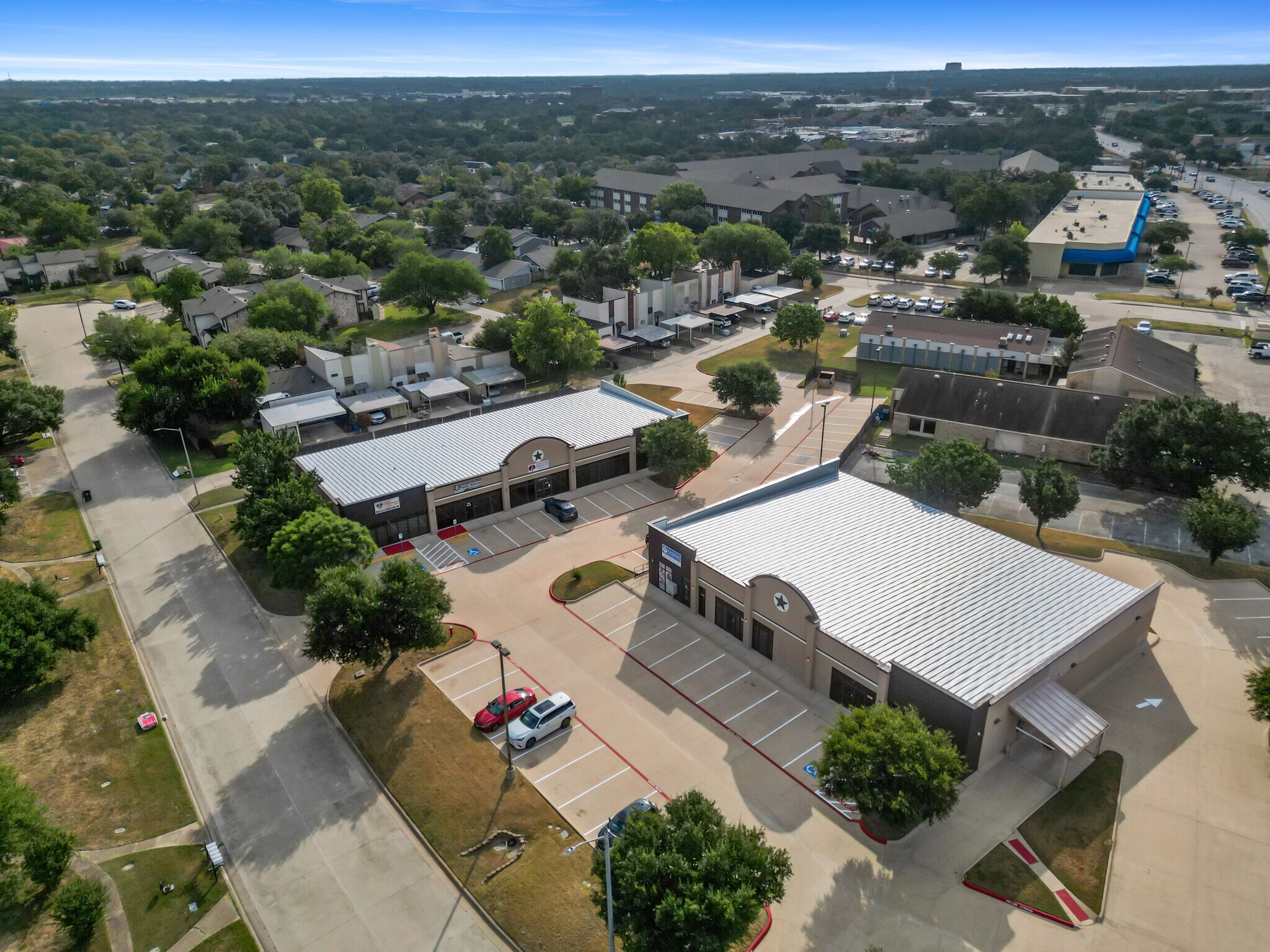2304 De Lee St, Bryan, TX for lease Building Photo- Image 1 of 11