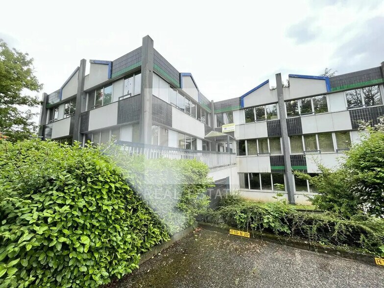 Office in Lissieu for sale - Building Photo - Image 1 of 5