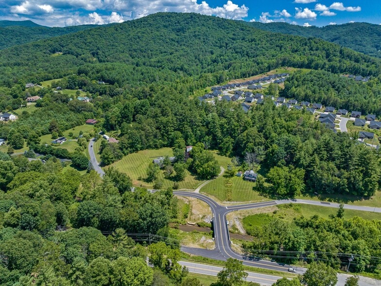 21 Parker Cove Rd, Weaverville, NC for sale - Building Photo - Image 3 of 49