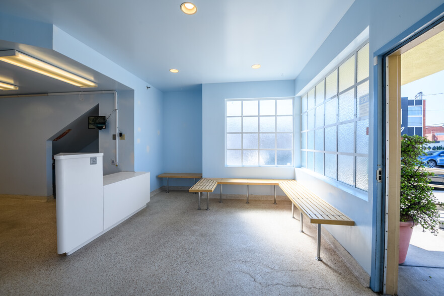 11163 La Grange Ave, Los Angeles, CA for lease - Building Photo - Image 3 of 9