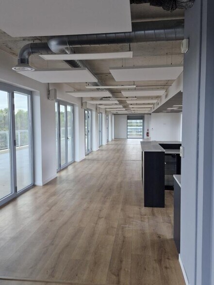 Office in Biot for lease - Interior Photo - Image 3 of 7