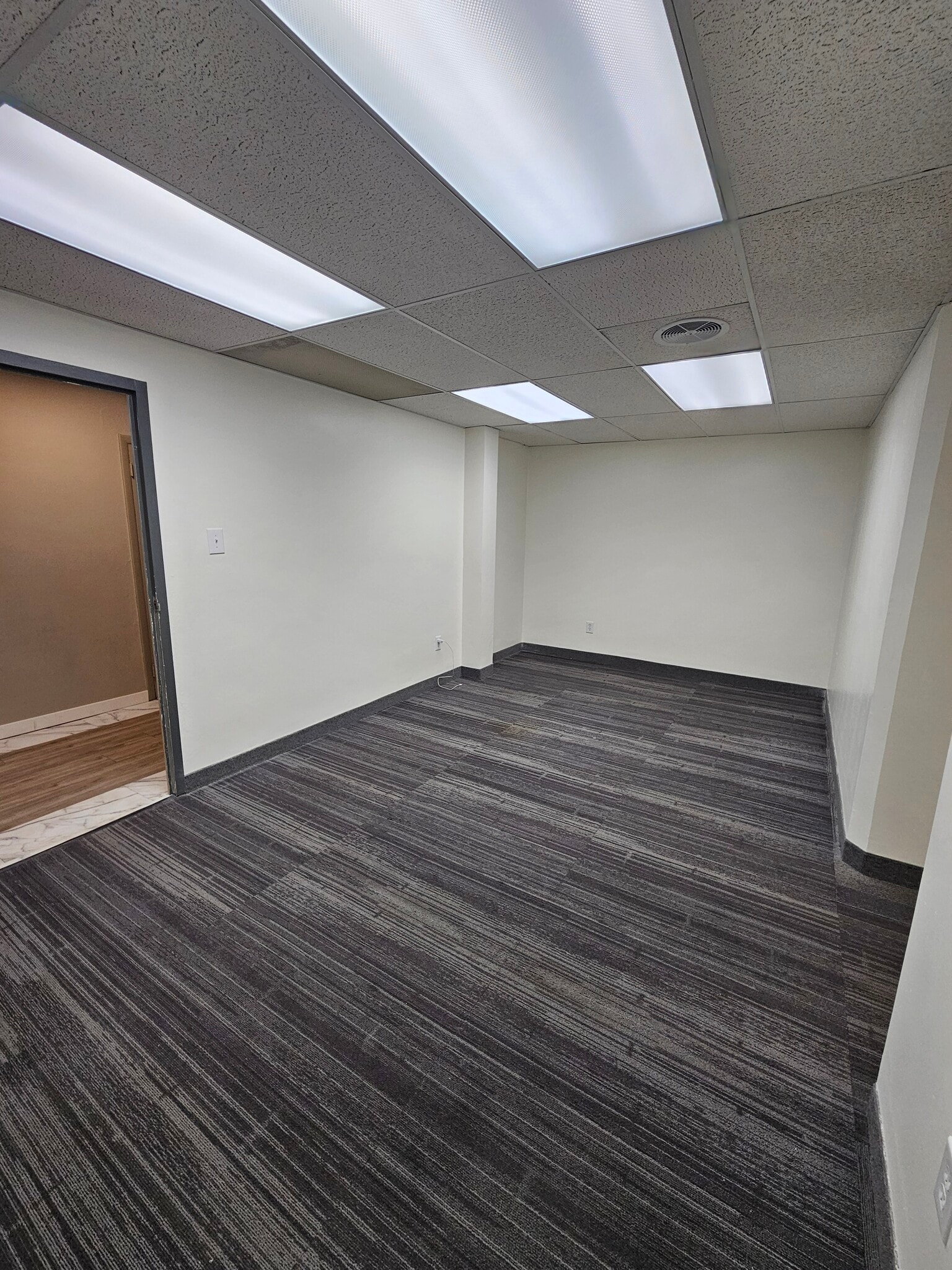 35 E Elizabeth Ave, Bethlehem, PA for lease Interior Photo- Image 1 of 9