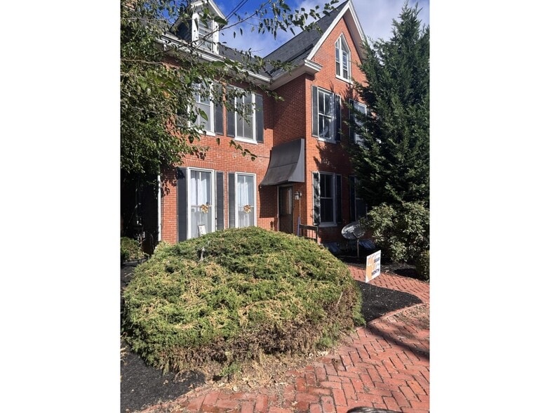 525 Philadelphia Ave, Chambersburg, PA 17202