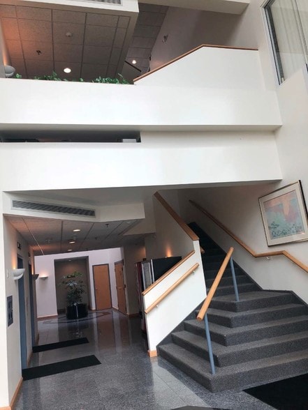 999 Oronoque Ln, Stratford, CT for lease - Interior Photo - Image 3 of 7