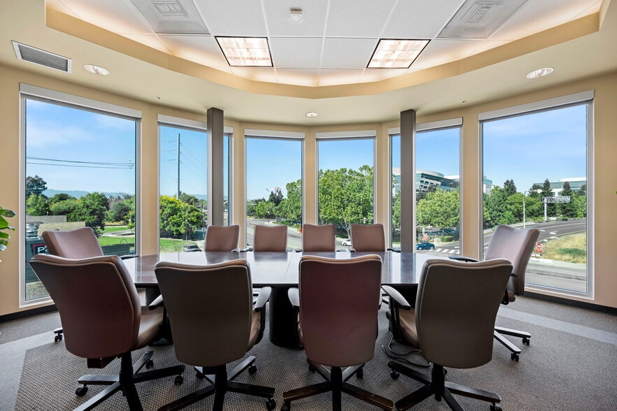 200 N Almaden Blvd, San Jose, CA for lease - Interior Photo - Image 2 of 11