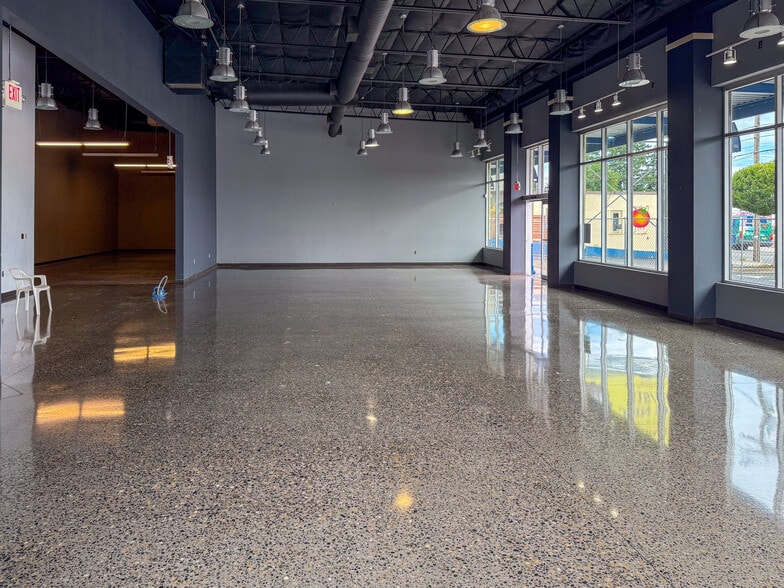 8073 SE 17th Ave, Portland, OR for sale - Building Photo - Image 3 of 9