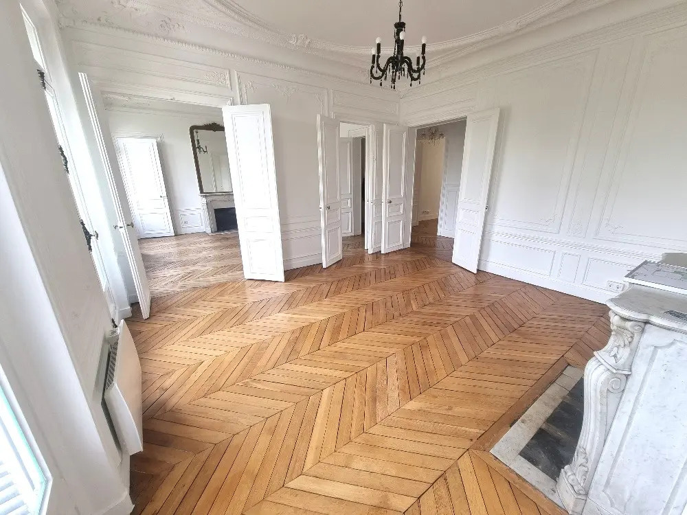 17 Place De La République, Paris for lease Interior Photo- Image 1 of 10