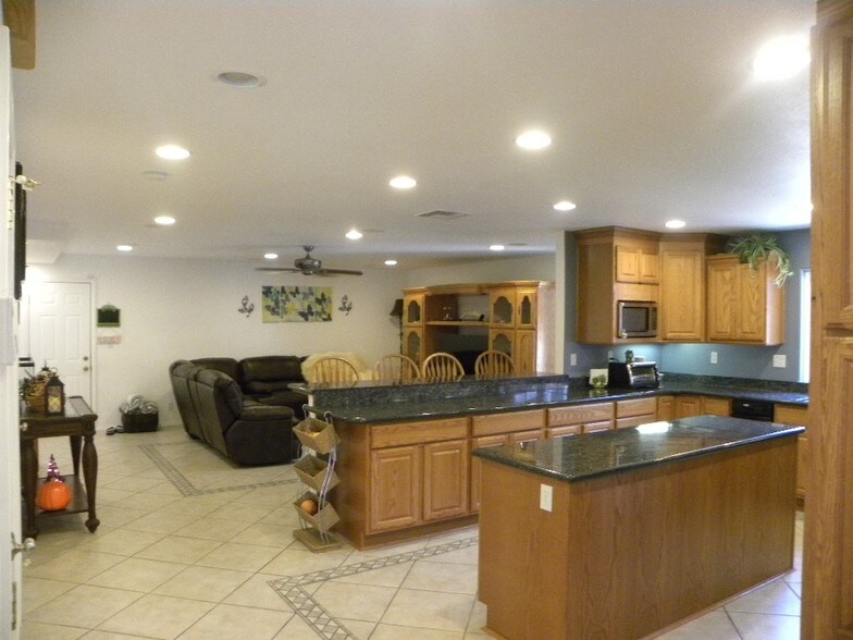 841 N Palm Ave, Upland, CA for sale - Interior Photo - Image 2 of 15