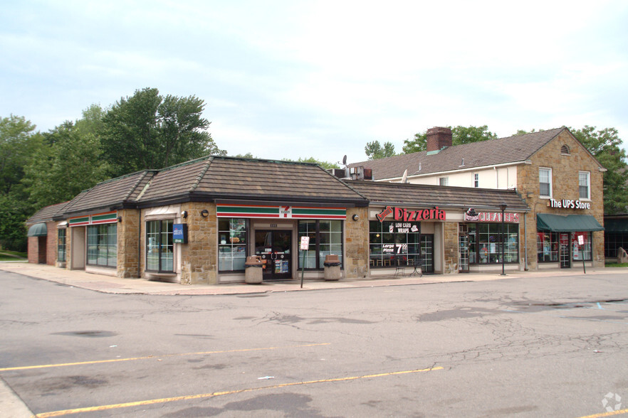 3307-3389 Greenfield Rd, Dearborn, MI for lease - Primary Photo - Image 3 of 3