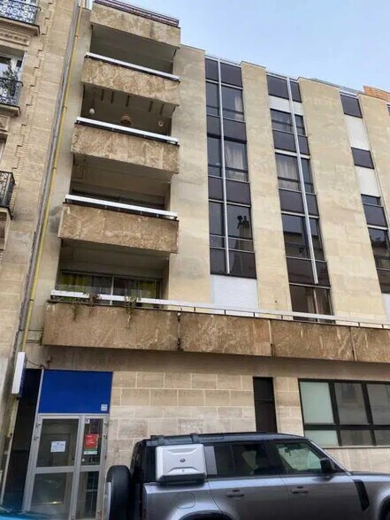 Office in Paris for lease - Building Photo - Image 2 of 11