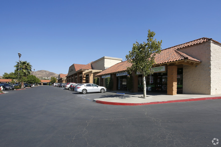 2495-2505 E Lakeshore Dr, Lake Elsinore, CA for lease - Building Photo - Image 2 of 11