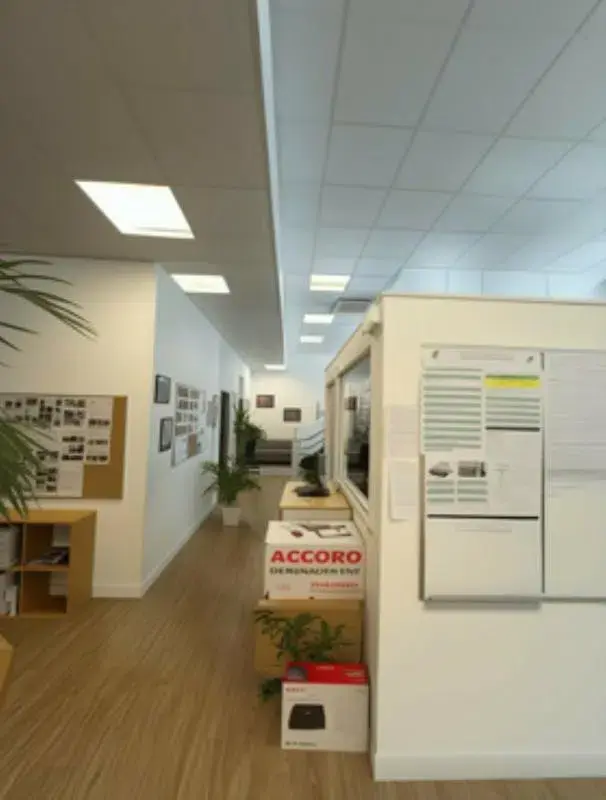 Retail in Marseille for lease Interior Photo- Image 1 of 4