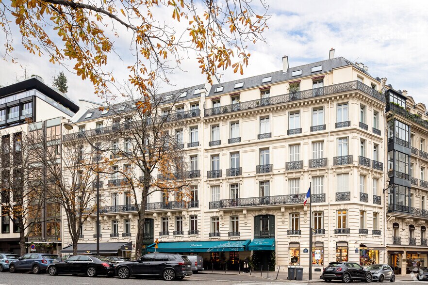 in Paris for sale - Primary Photo - Image 1 of 1