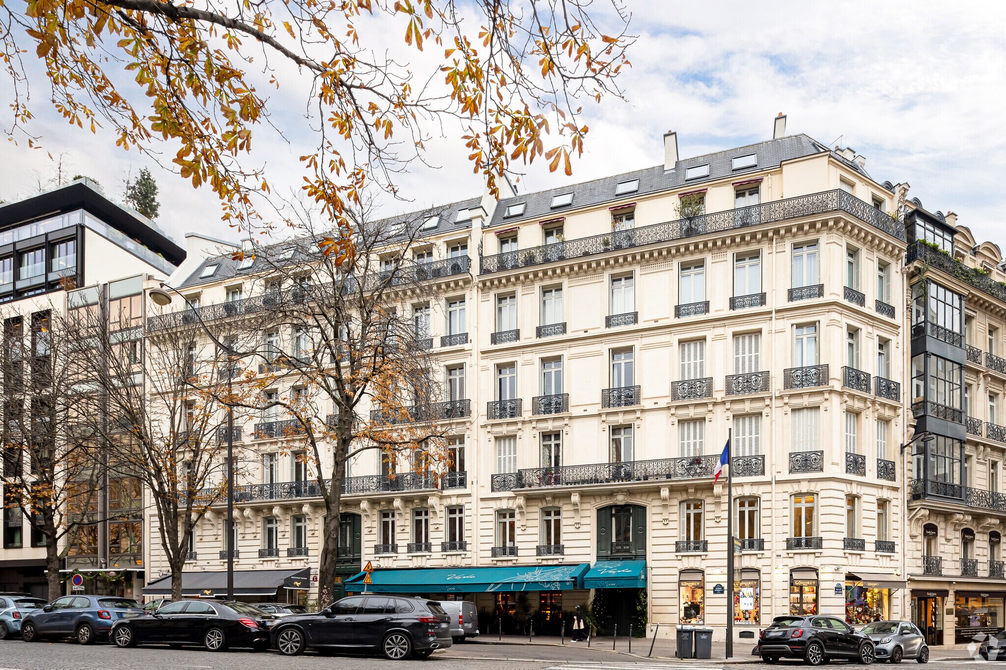 in Paris for sale Primary Photo- Image 1 of 1