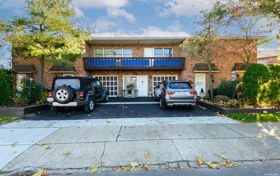 24 Manhasset Ave, Port Washington, NY 11050