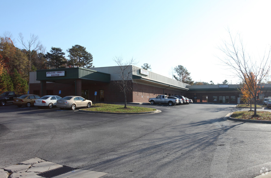 1570-1584 Williamson Rd, Griffin, GA for lease - Building Photo - Image 2 of 7