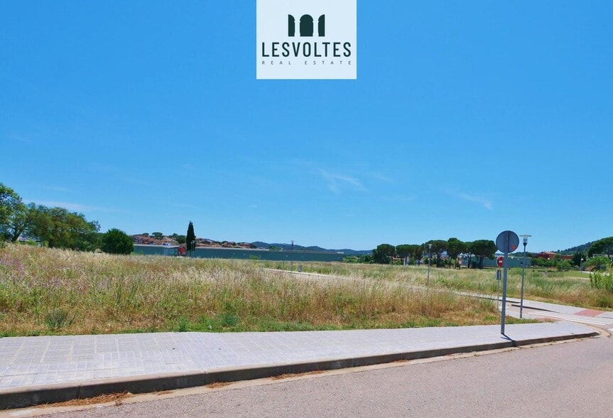 Residencial Mas Borrell portfolio of 5 properties for sale on LoopNet.com - Building Photo - Image 3 of 4