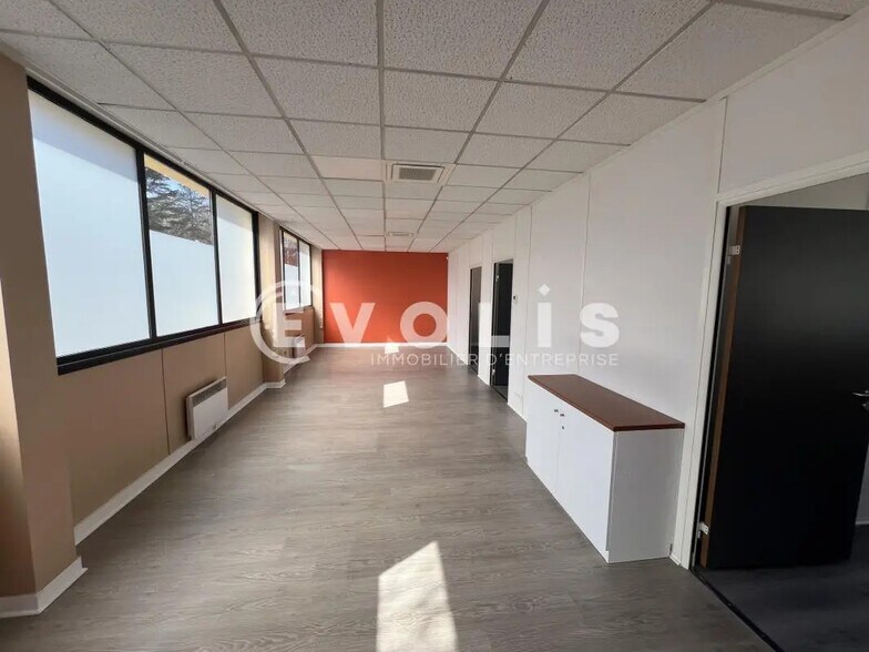 28 Rue Chapsal, Joinville-le-Pont for lease - Interior Photo - Image 2 of 29