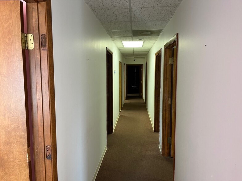 1712 E Hamilton Rd, Bloomington, IL for lease - Interior Photo - Image 2 of 8