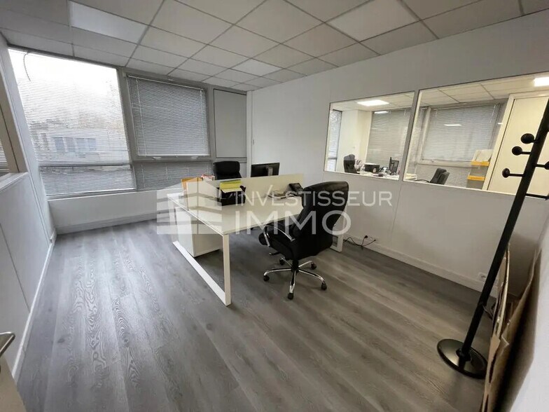 Industrial in Torcy for sale - Interior Photo - Image 2 of 3