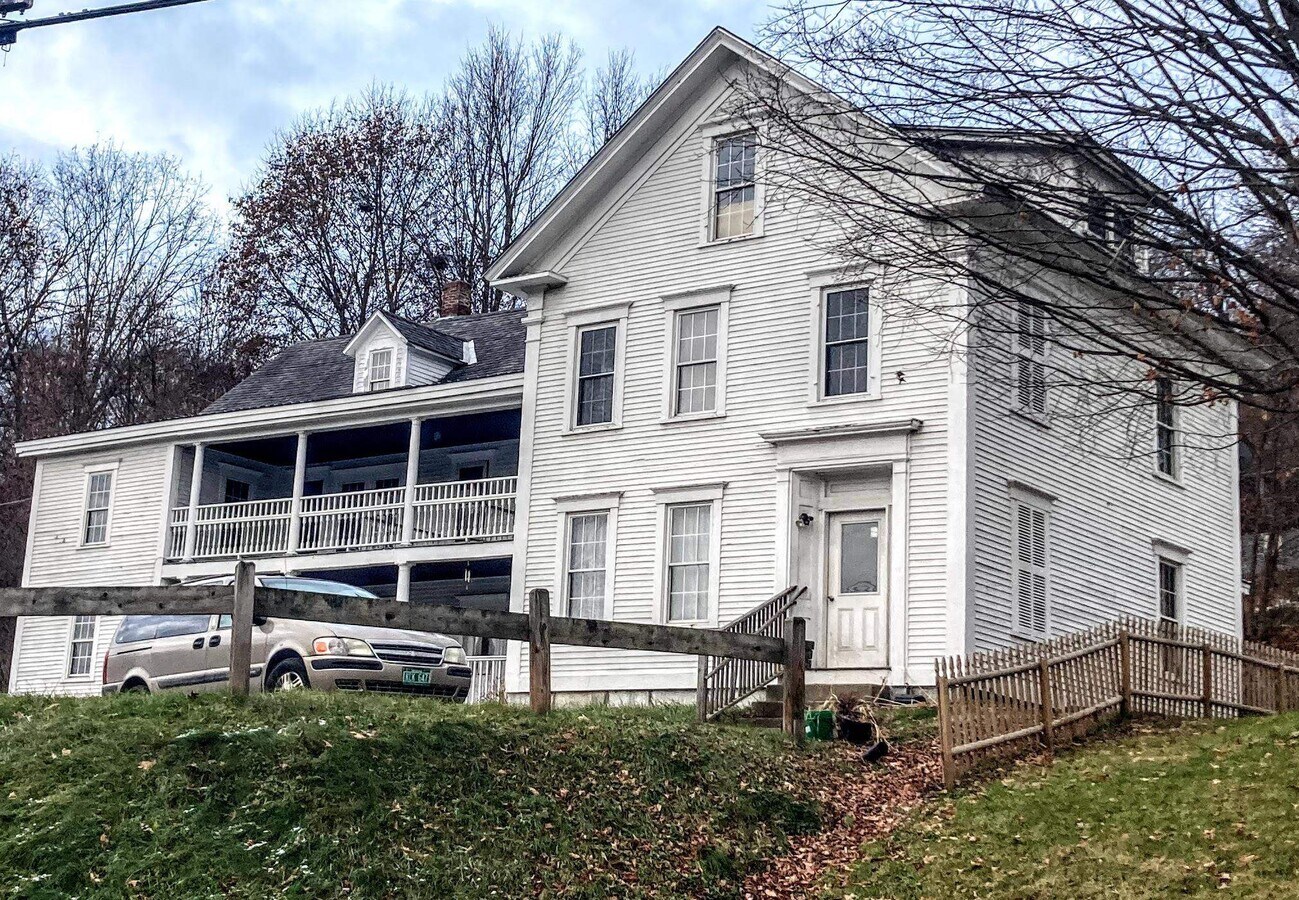 22 Mineral St, Springfield, VT 05156