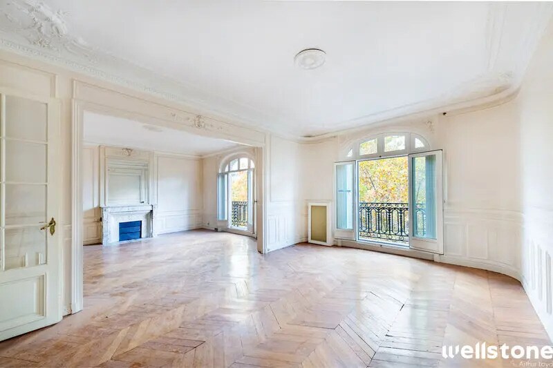 Office in Paris for sale Building Photo- Image 1 of 11