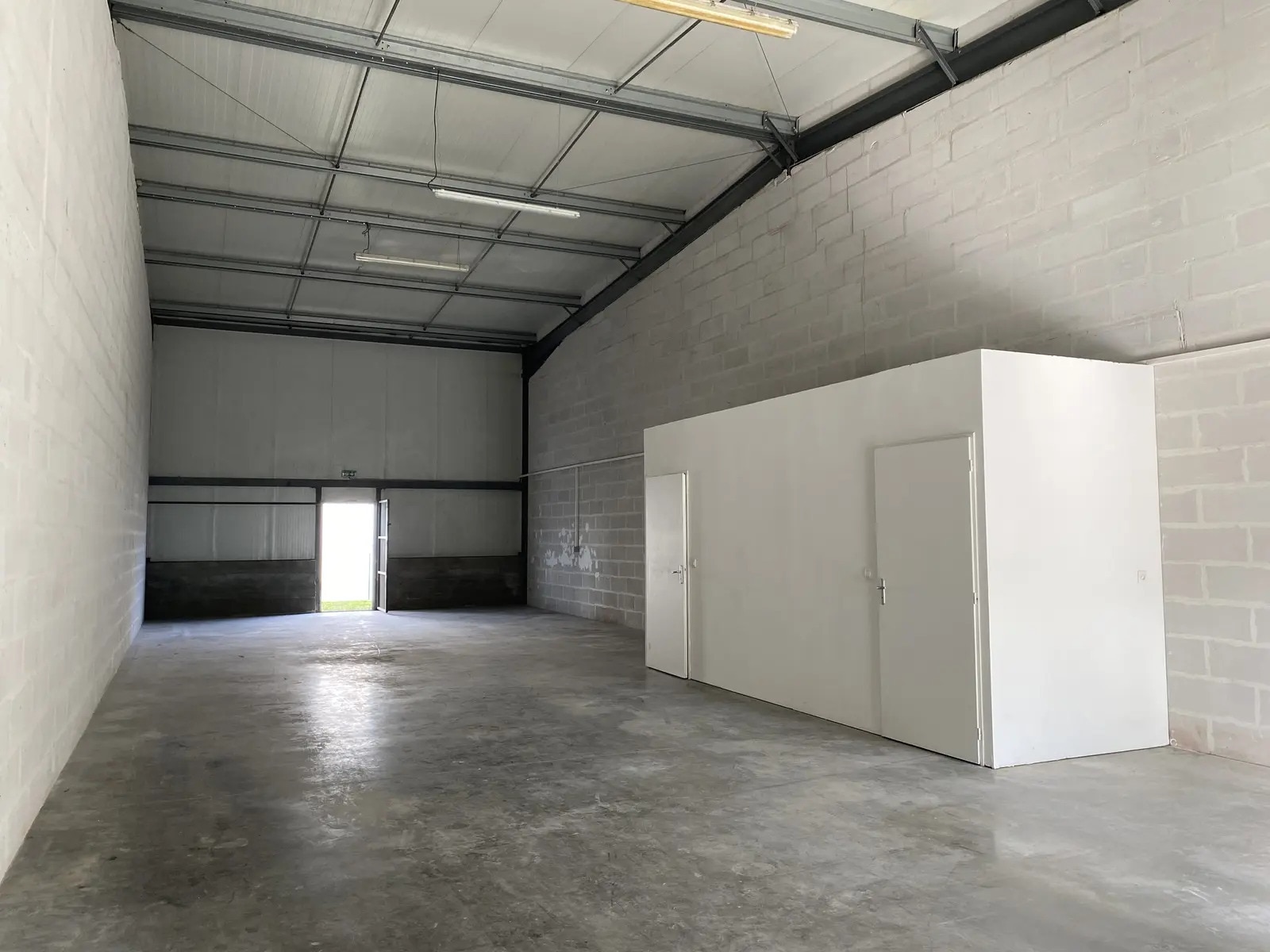 Industrial in Le Haillan for lease Interior Photo- Image 1 of 5