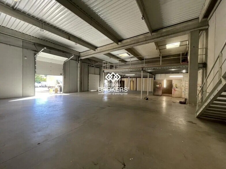 Industrial in Pertuis for lease - Building Photo - Image 3 of 9