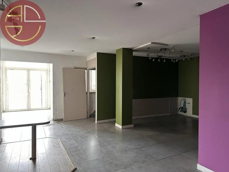 Industrial in Pins-Justaret for lease - Interior Photo - Image 3 of 5