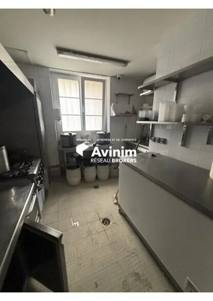 Retail in Levallois-Perret for lease - Building Photo - Image 3 of 6