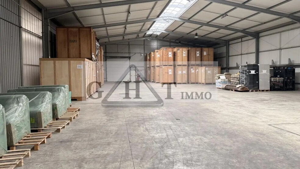Industrial in Mareuil-lès-Meaux for lease - Building Photo - Image 1 of 13