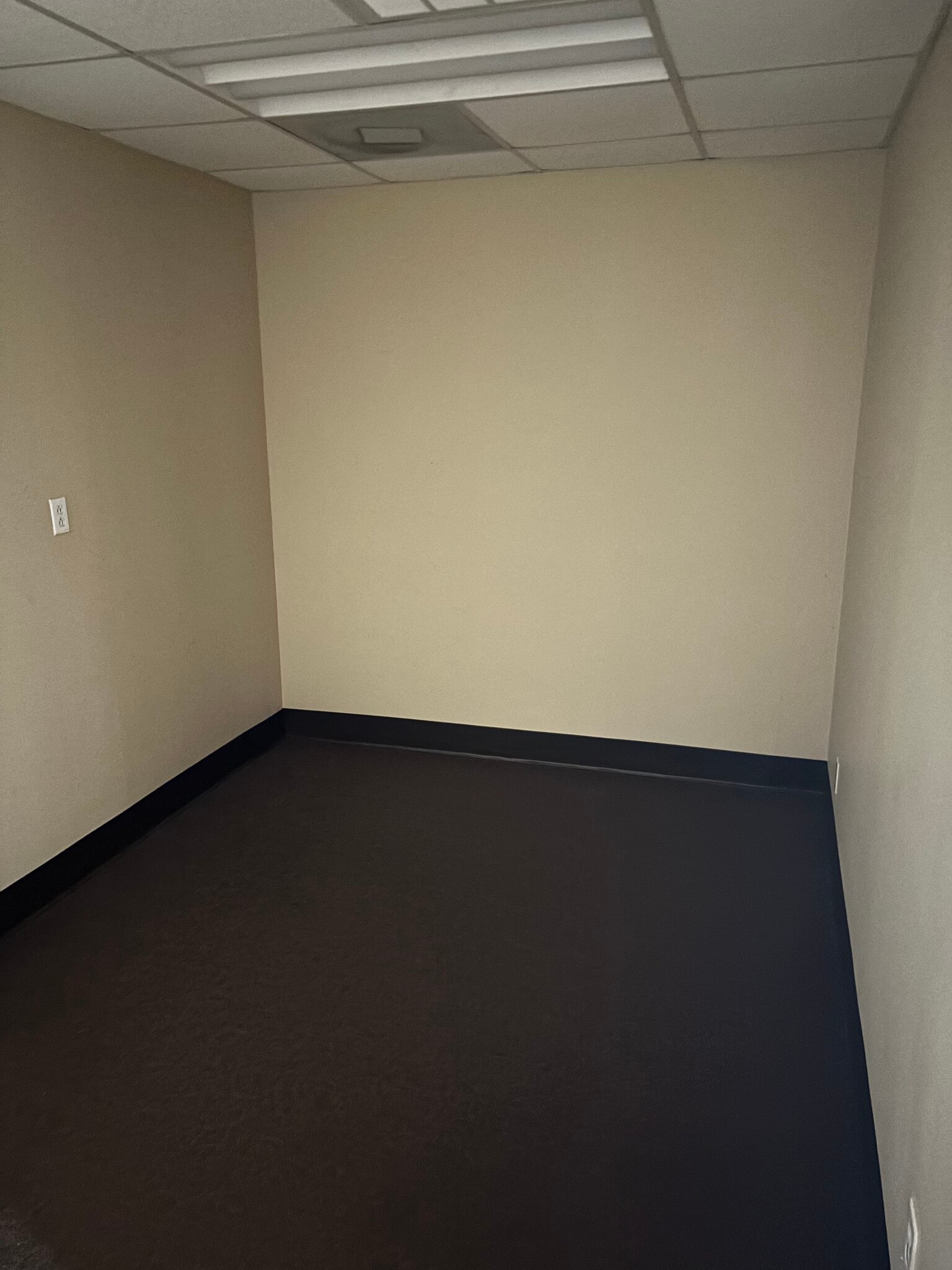 237 Oxmoor Cir, Birmingham, AL for lease Interior Photo- Image 1 of 4