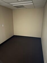 237 Oxmoor Cir, Birmingham, AL for lease Interior Photo- Image 1 of 4