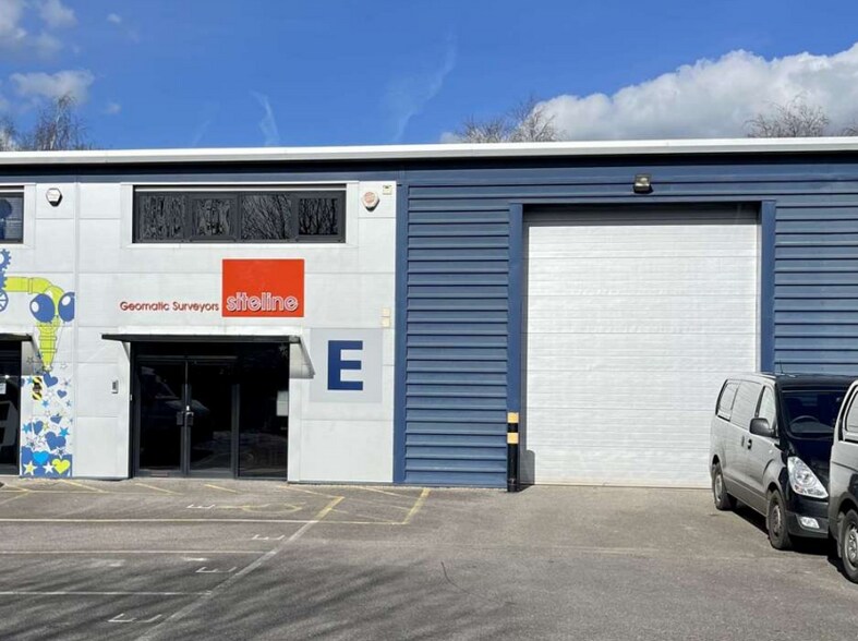 34 Parham Dr, Eastleigh for sale - Building Photo - Image 1 of 1