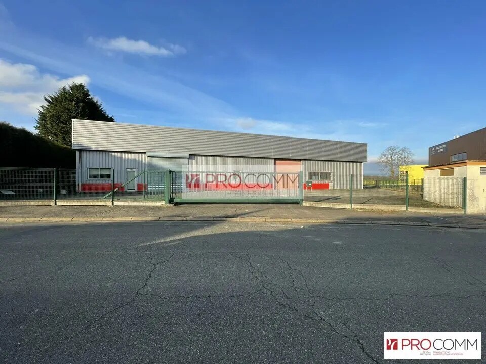 Flex in Chartres for lease Building Photo- Image 1 of 2