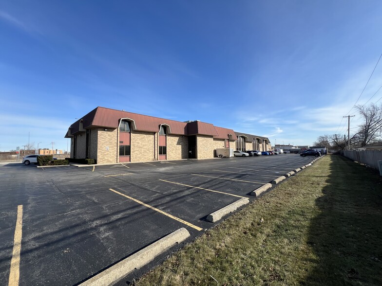 300 W Lake St, Elmhurst, IL for sale - Building Photo - Image 2 of 15