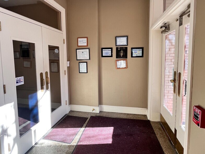 141 E Market St, York, PA for sale - Interior Photo - Image 3 of 20