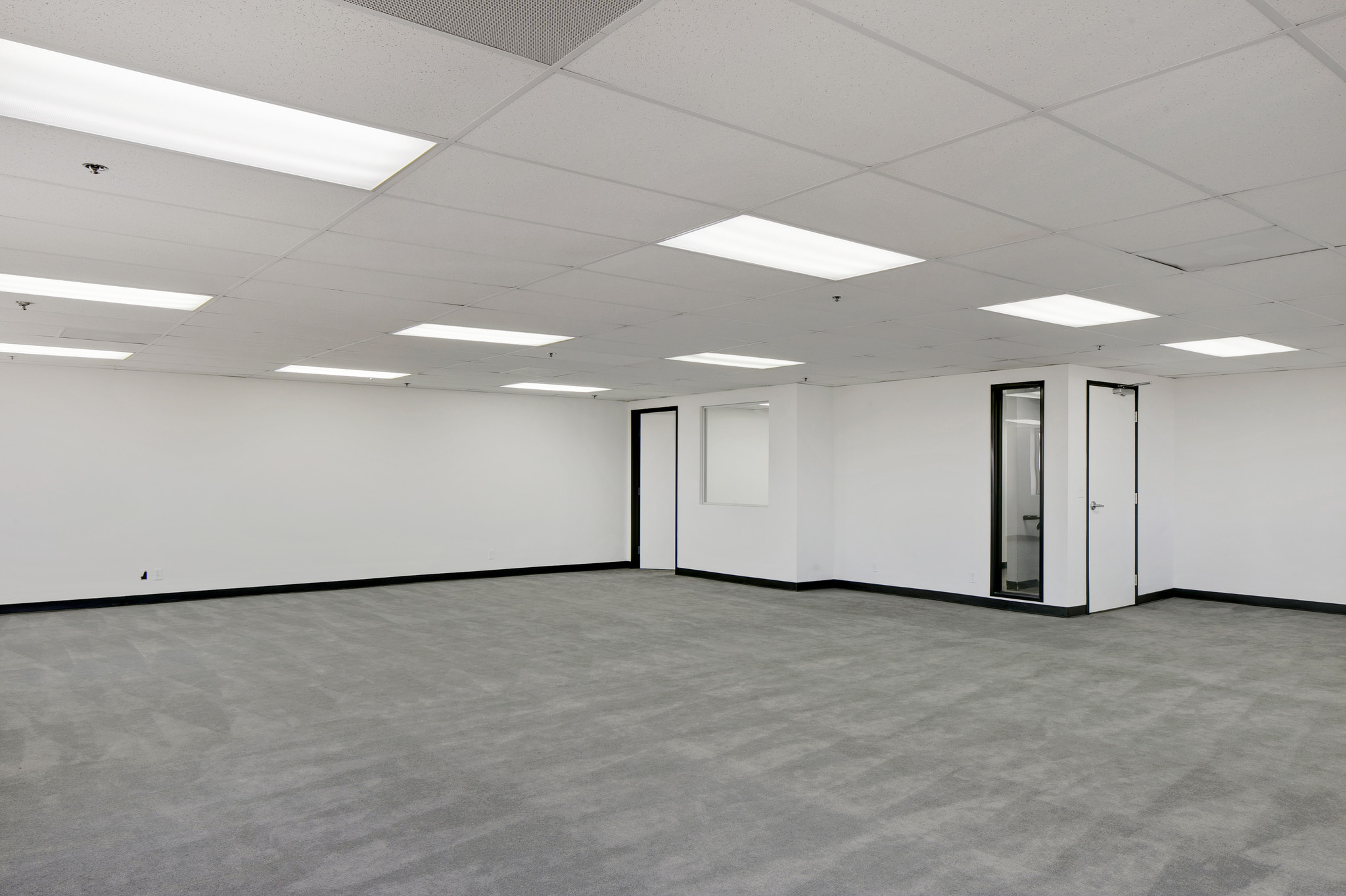 40015 Sierra Hwy, Palmdale, CA for lease Interior Photo- Image 1 of 4