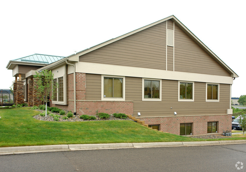 2269-2279 Waters Dr, Mendota Heights, MN for lease - Primary Photo - Image 1 of 9