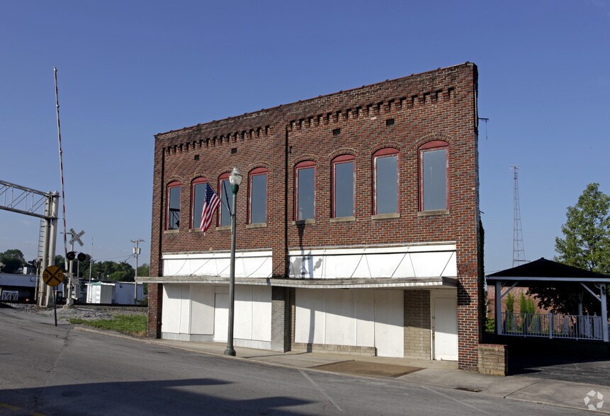 117 W Rockwood St, Rockwood, TN 37854